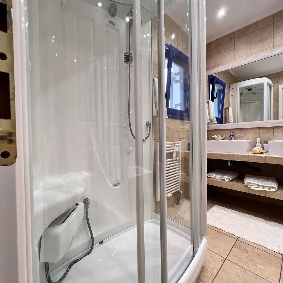 Deluxe with Outdoor Jacuzzi room photo 9