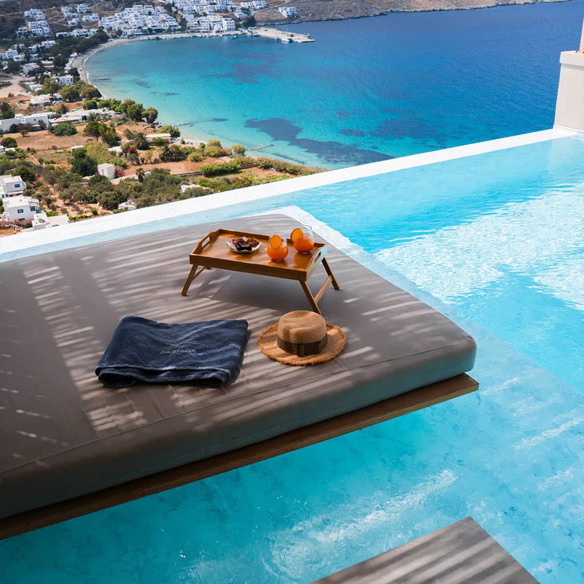 Deluxe with Cave Pool room photo 11