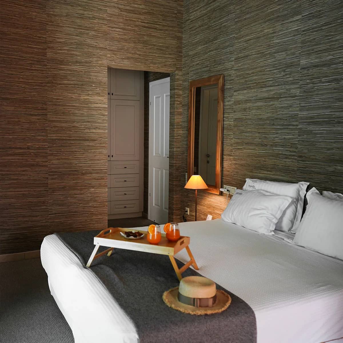 Deluxe with Cave Pool room photo 2