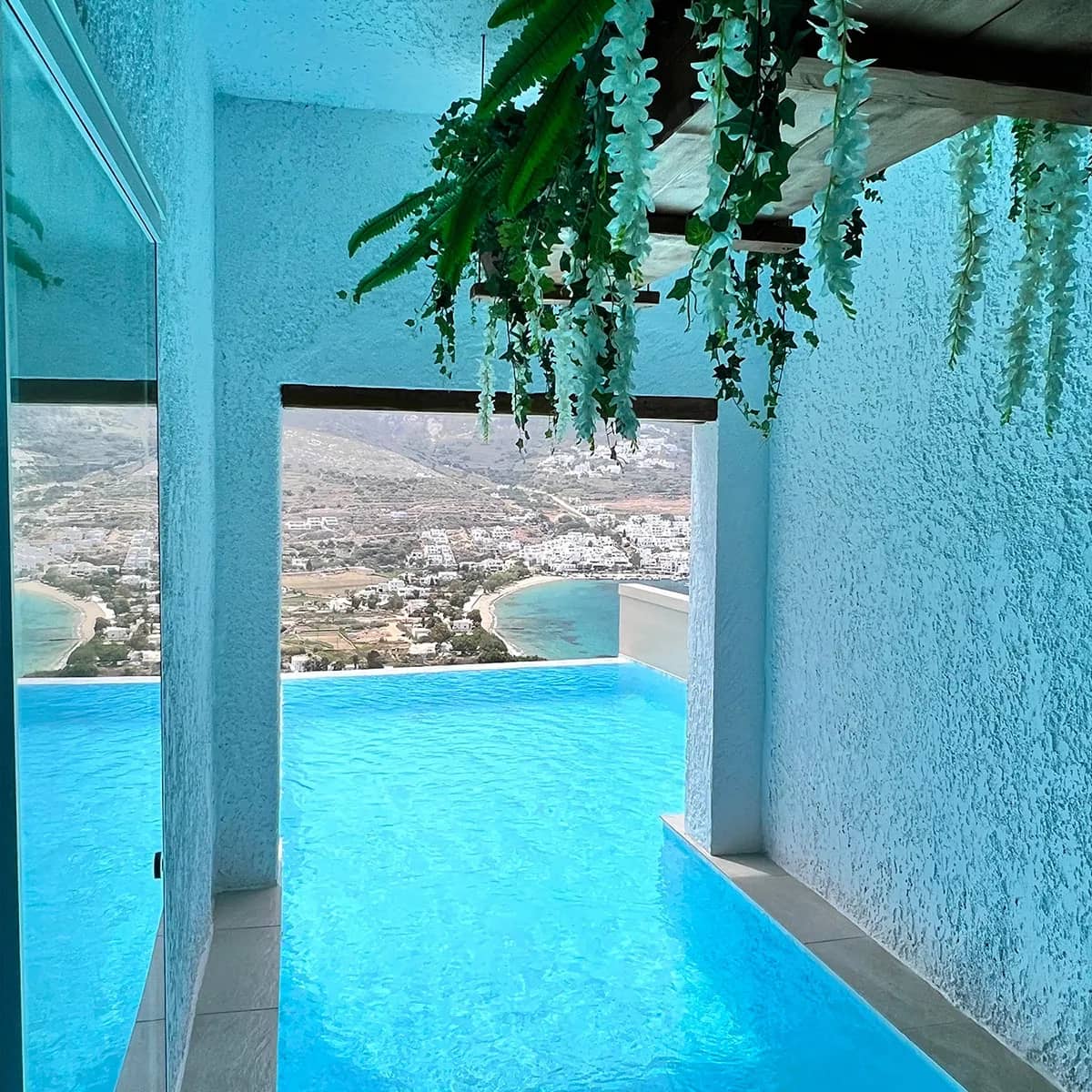 Deluxe with Cave Pool room photo 15
