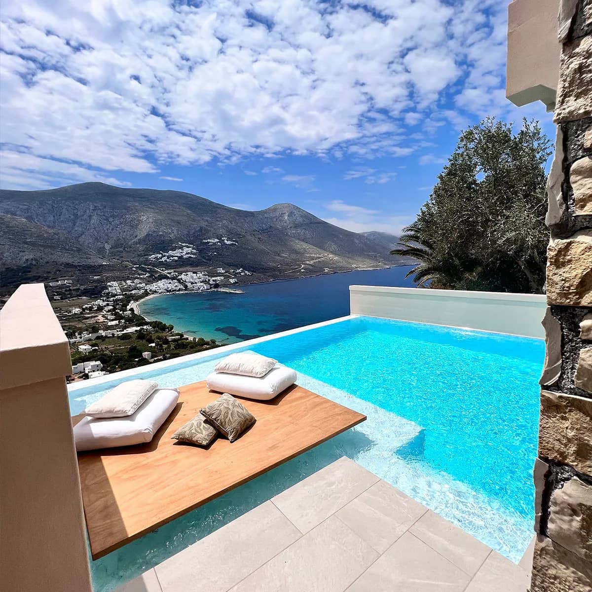 Deluxe with Cave Pool room photo 16