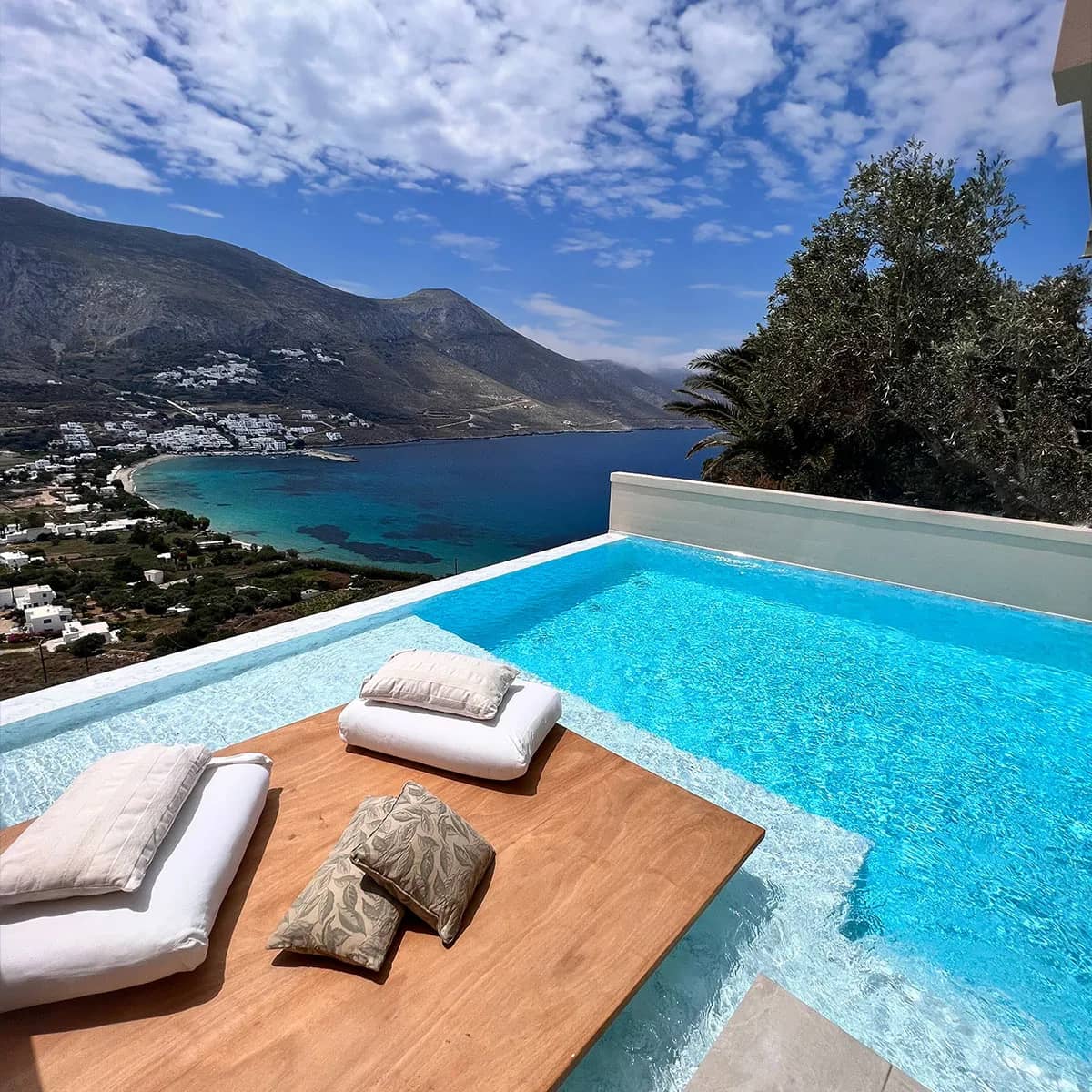 Deluxe with Cave Pool room photo 14