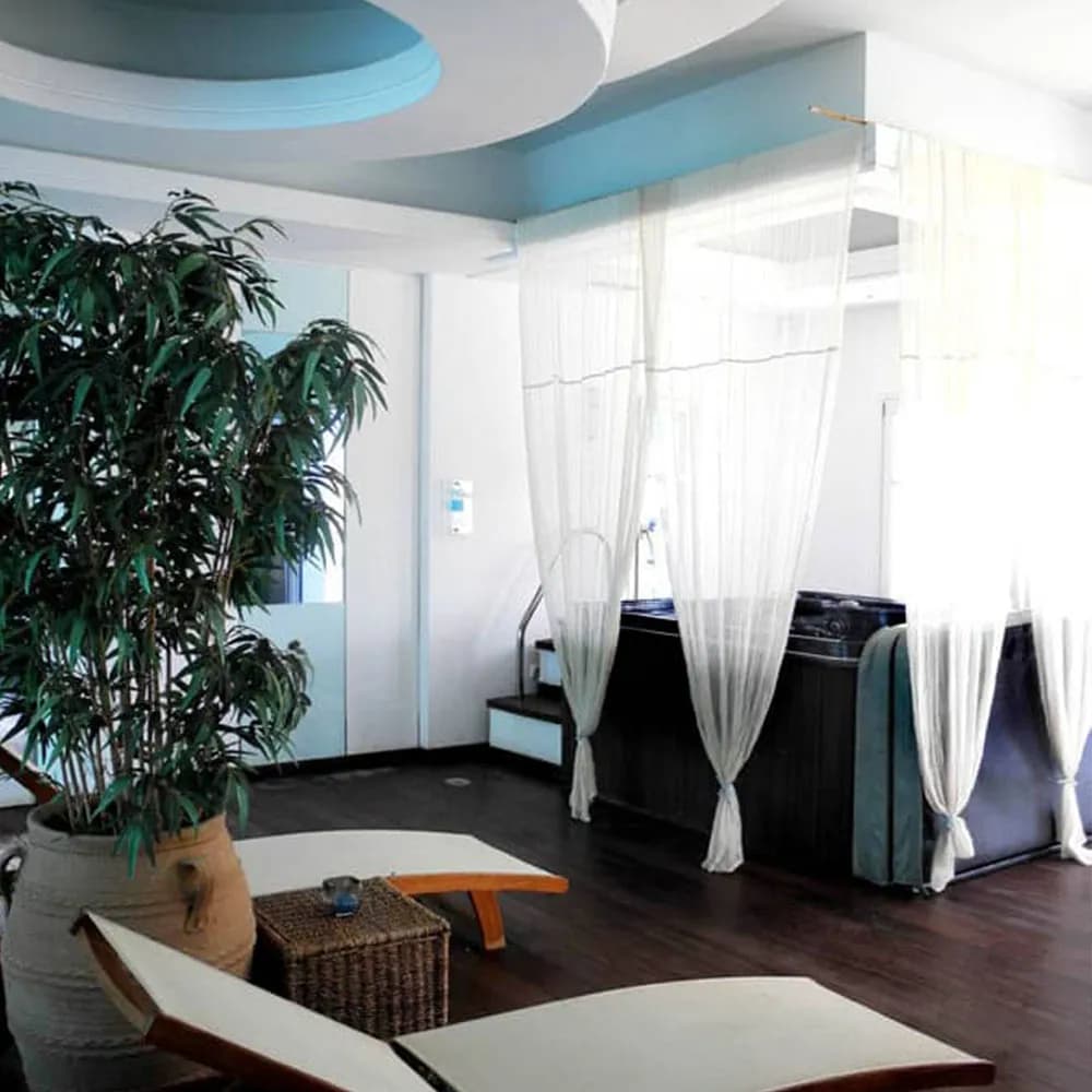Lalon Idor Spa jacuzzi, view 1
