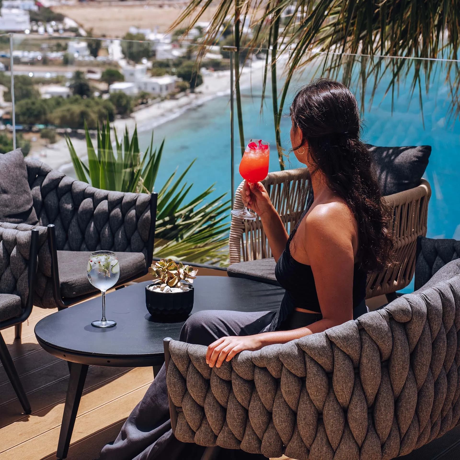 Apeiro Bar, 2